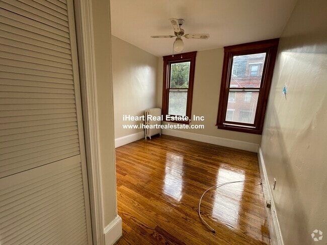 Building Photo - 338 K St