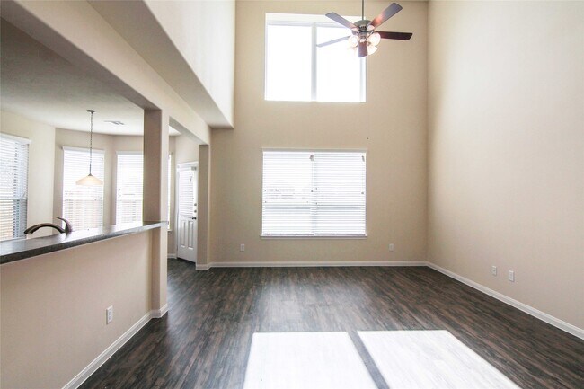 Foto del edificio - 29622 Clover Shore Dr