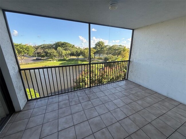 Building Photo - 2334 S Cypress Bend Dr