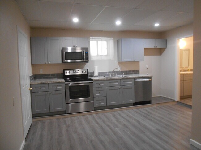 Kitchen - 302 Eddie Dr