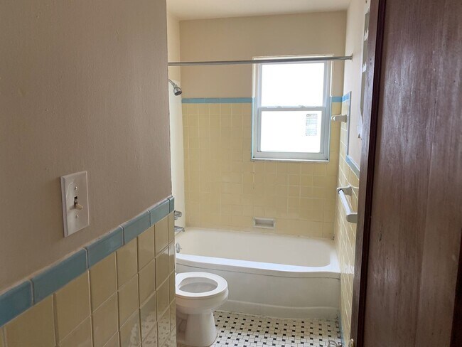 Building Photo - 3 Bedroom 1 Bath Single Family Home