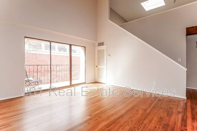 Building Photo - 107 S Front St