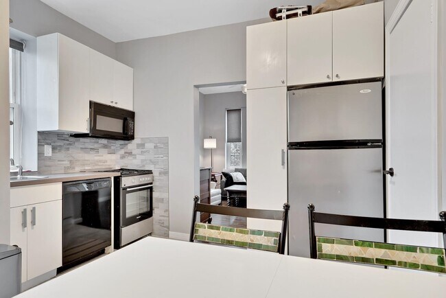 Foto del edificio - 111 Mallory Ave
