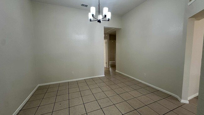 Building Photo - 156 Lynn Loop