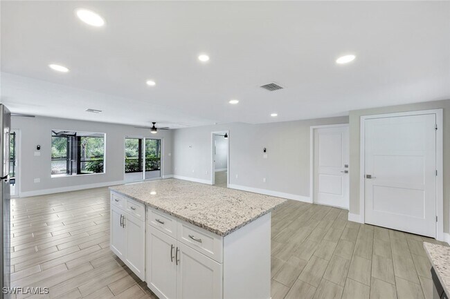 Building Photo - 4950 Esplanade St