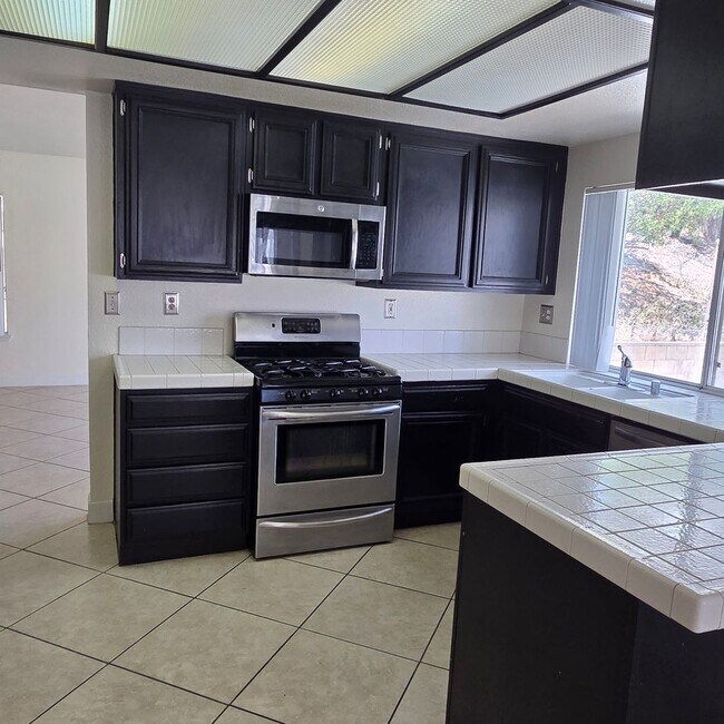 Foto del edificio - 8577 Rosemary Dr
