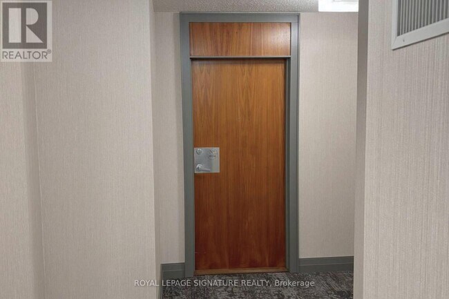 Photo du bâtiment - 1-1801 Elm Dr W