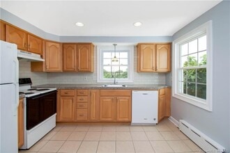 Building Photo - 983 Black Rock Tpke