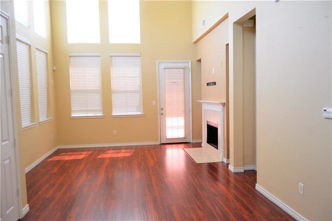 Foto del edificio - 1217 Lake Pointe Way