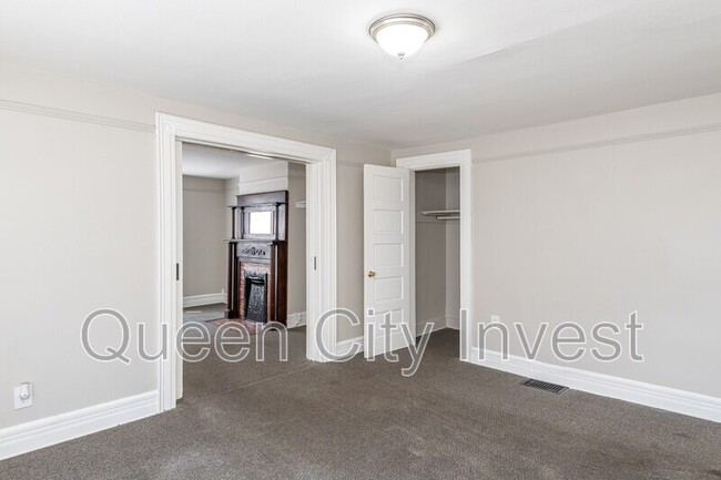 Photo - 115 E Foraker St Apartment