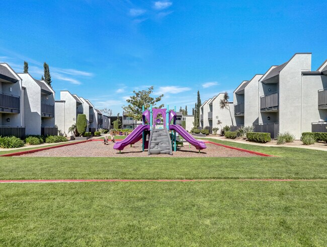 Patio de juegos - Sturbridge Village Apartments