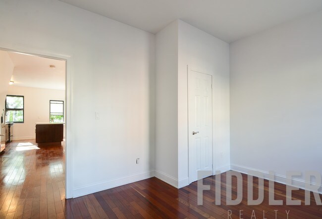 Building Photo - 270 Throop Ave
