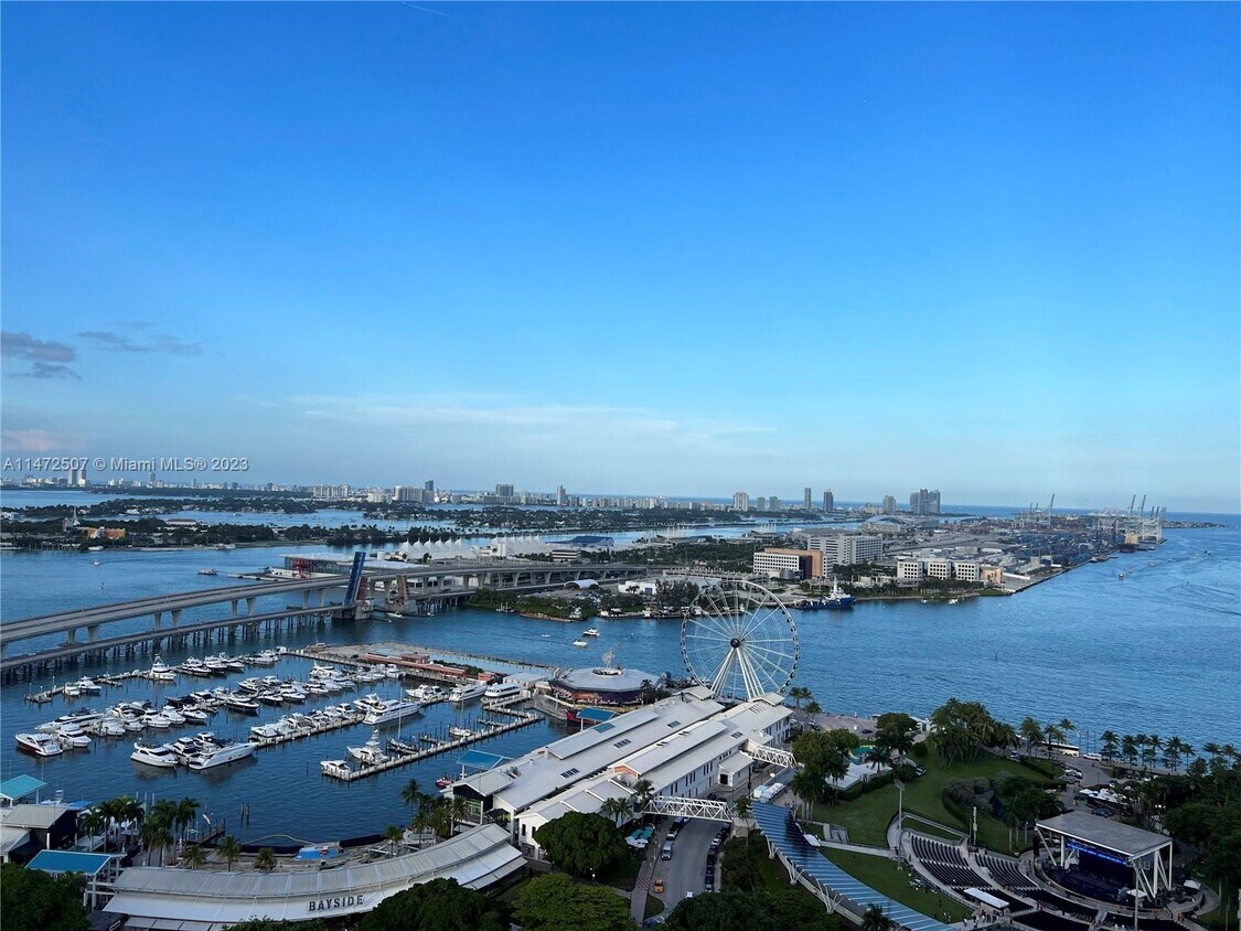 Primary Photo - 244 Biscayne Blvd