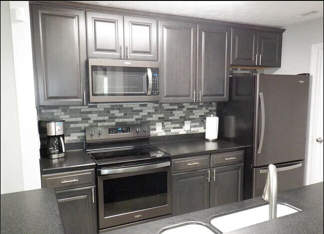 Foto del edificio - 14940 Lenox Dr