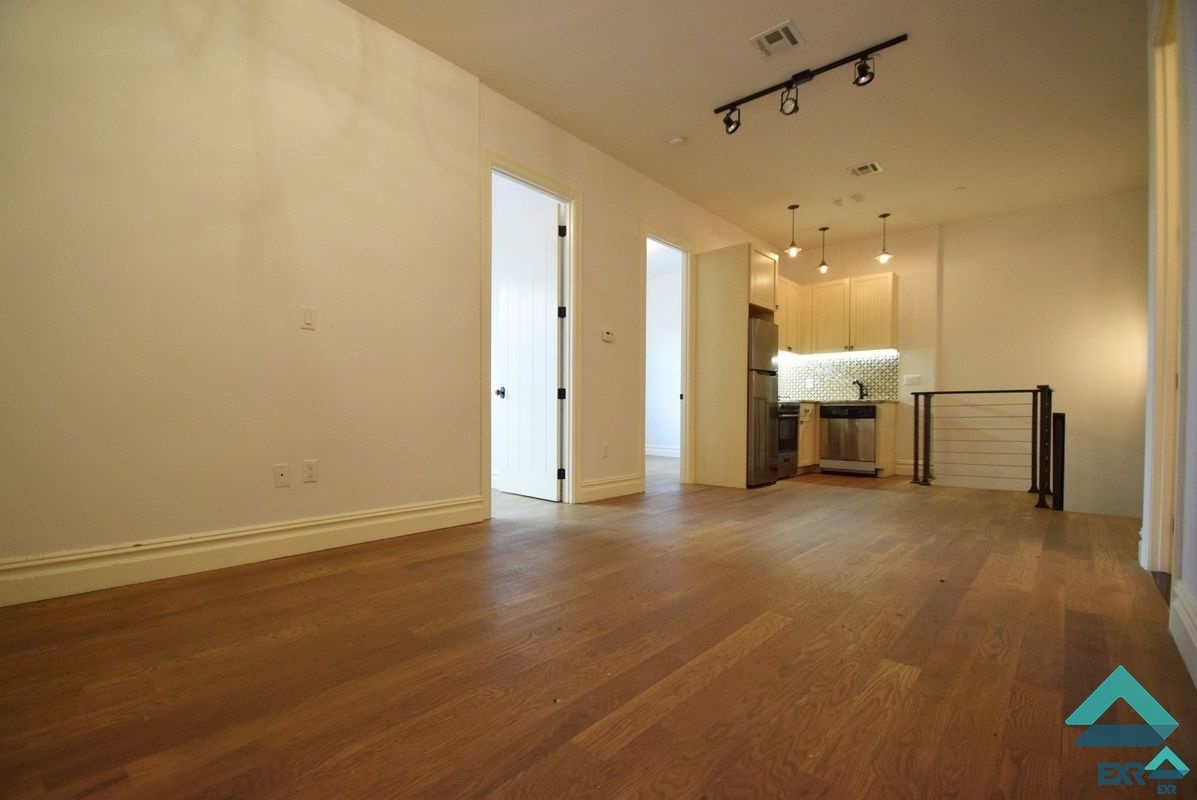 Primary Photo - 1359 Myrtle Ave