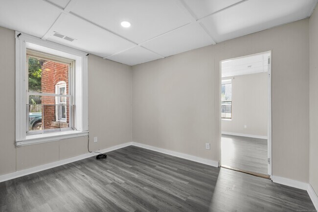 Foto del edificio - 45 Long Hill Rd