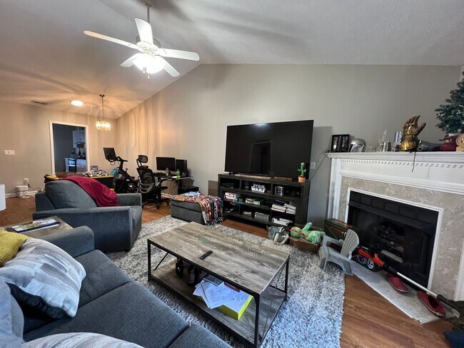 Foto del edificio - Charming townhome close to Cherry Point!