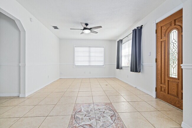 Foto del edificio - 4-BEDROOM WEST TAMPA HOME | PET FRIENDLY | AVAILABLE NOW