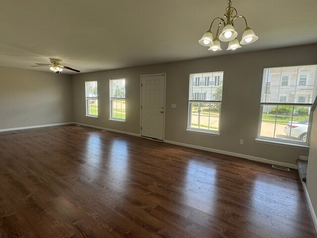 Building Photo - 125 Sophie Ln