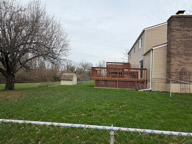 Building Photo - Great Four Bedroom Huber Home