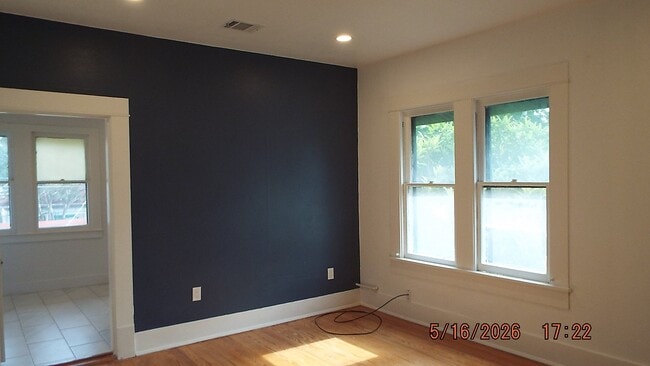 Building Photo - 940 W Mulberry Ave