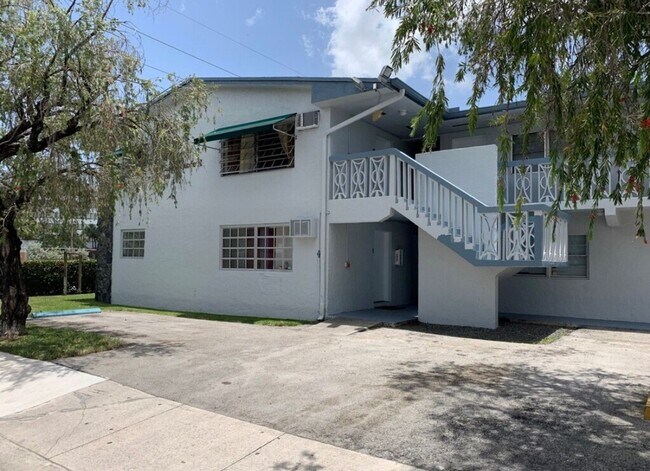 Building Photo - For Rent 1Bd/1Ba for $1,600 Beautiful Apar...