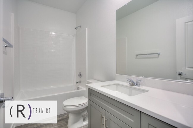 Foto del edificio - Brand new studio condo with modern design ...