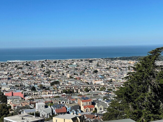 Foto del edificio - Beautiful Golden Gate Heights 5 Bed/3.5 Bath Home w/Amazing Views
