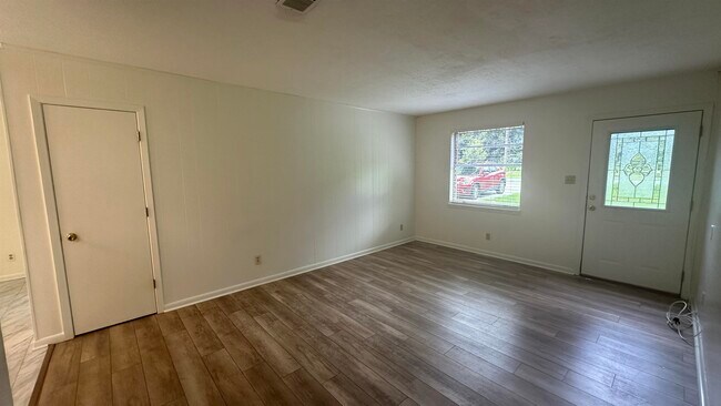 Building Photo - 2034 Harriet Dr