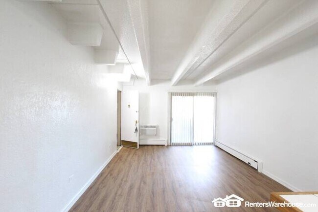 Foto del edificio - Studio in Prime Capitol Hill Location! All Utilities Included!