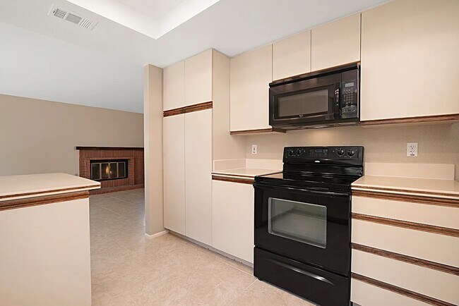 Building Photo - 16028 Sun Summit Point