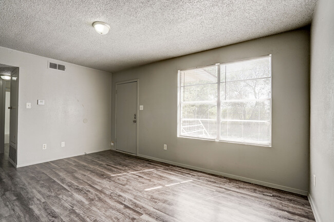 Foto del edificio - 712 Martindale Rd