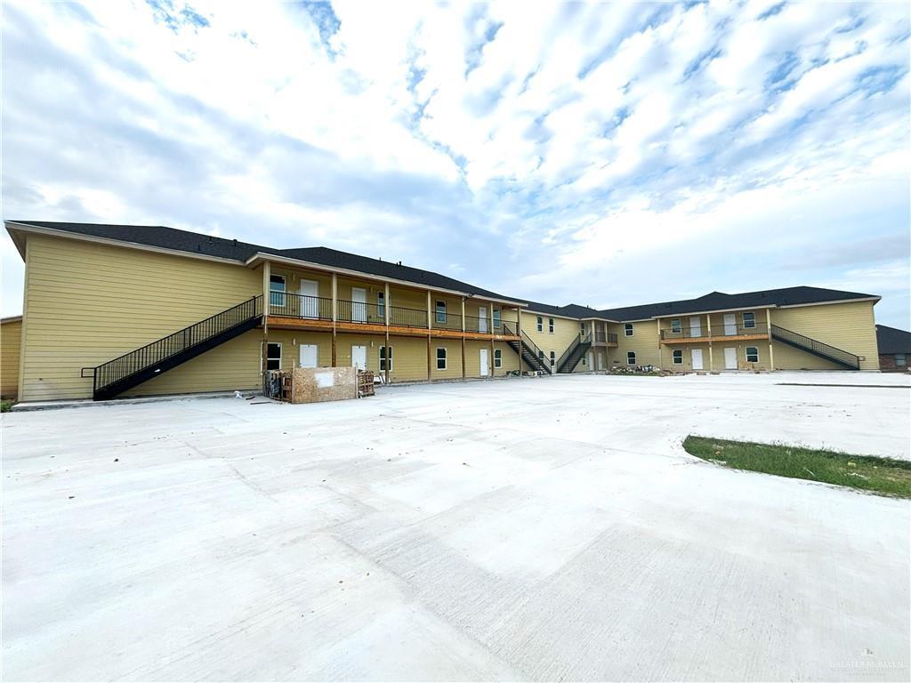 Primary Photo - 17 West Dr