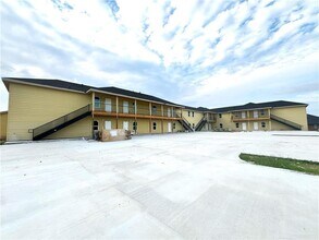 Building Photo - 17 West Dr