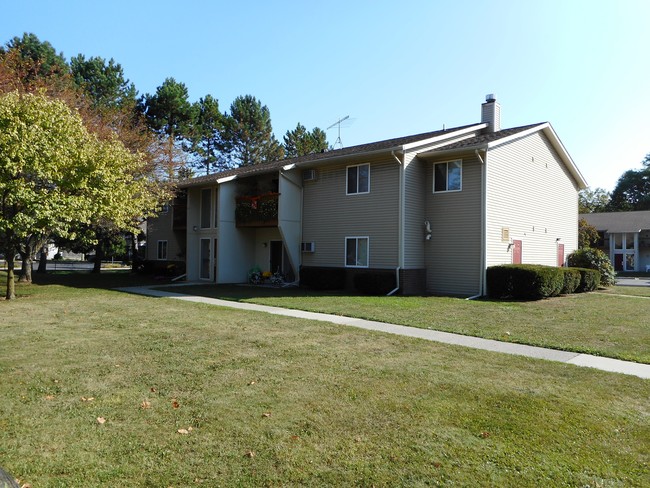 Building Photo - Auction: Plaza Towers Apartments, Almont, MI