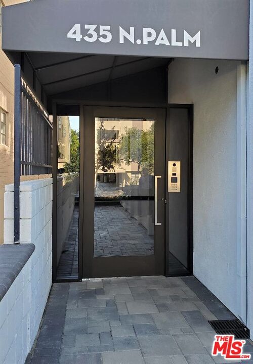 Foto del edificio - 435 N Palm Dr