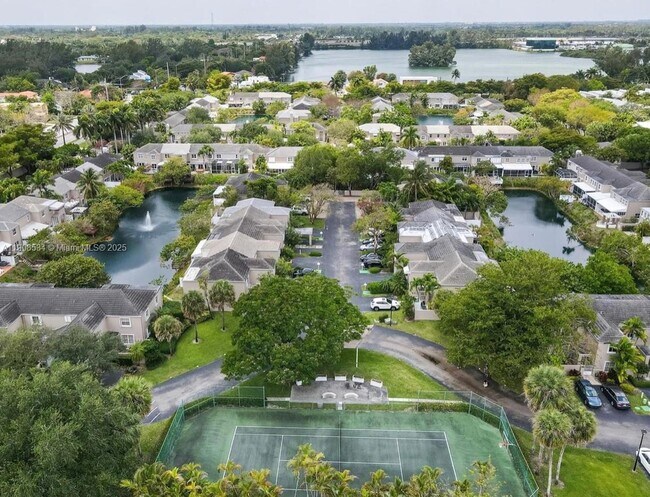 Foto del edificio - 6950 SW 55th Terrace E