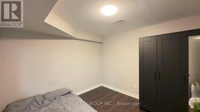 Building Photo - 87 Estrella Cres