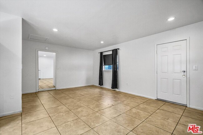 Building Photo - 13110 Pinney St