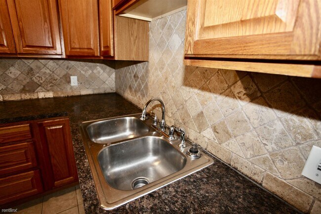 Building Photo - 4 br, 1.5 bath House - 14025 Leonard Ave