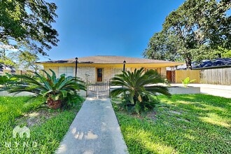 Building Photo - 101 Live Oak St