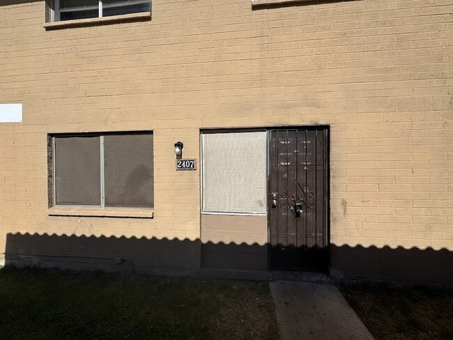 Building Photo - Central Phoenix 4 Bedroom Townhome