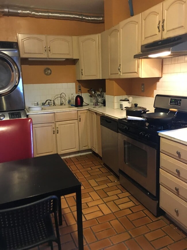 Building Photo - 6 Wise St