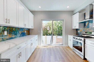 Building Photo - 511 N Paxon St