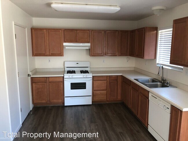 Foto del edificio - 4 br, 2.5 bath House - 4401 W. Rialto Ave.