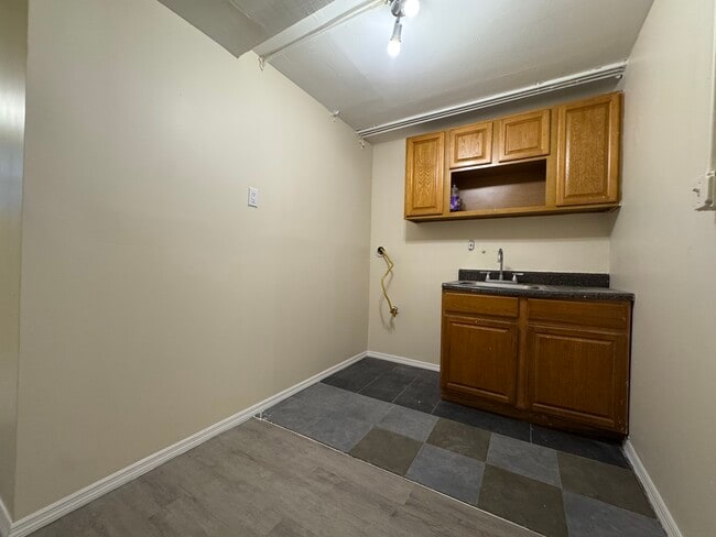 Building Photo - 53 Van Buren St