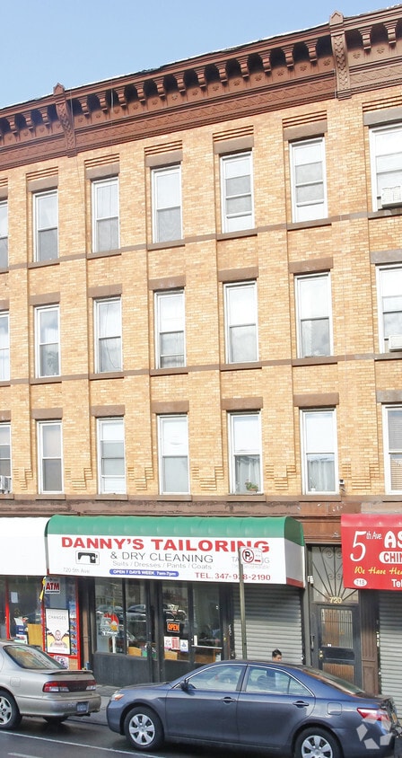 Building Photo - 720 5th Ave