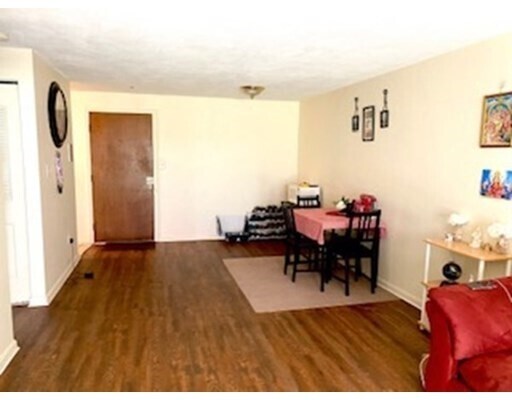 Building Photo - 10 Kenmar Dr