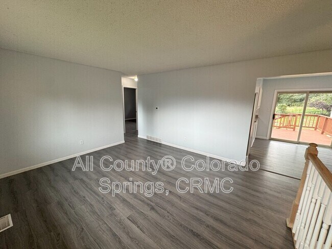Building Photo - 1595 Luna Vista St