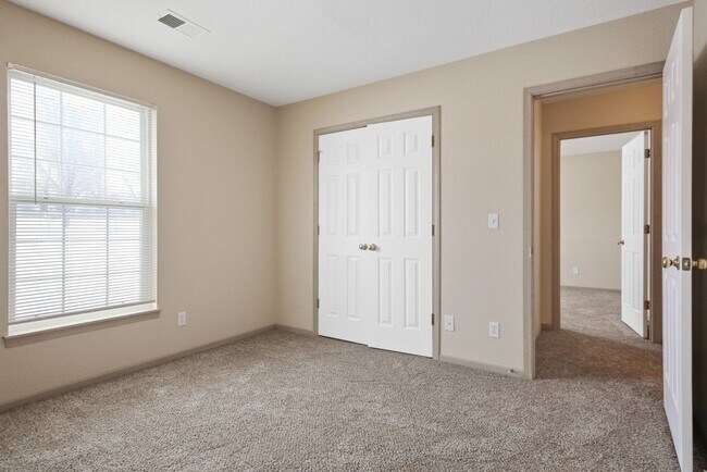 Foto del edificio - 2 bedroom 1.5 bath in Oak Grove-Available in July